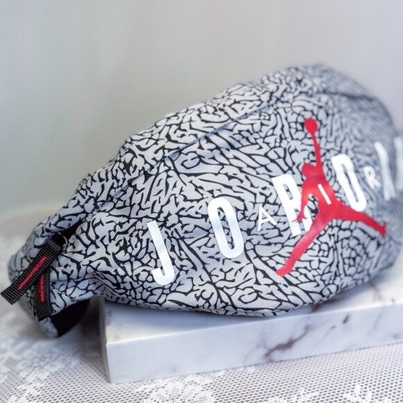 Jordan Air Jordan Crossbody Belt Bag NWT Unisex - Picture 3 of 16